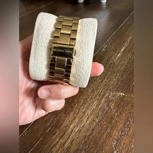 Michael Kors Slim runway watch - Picture 6 of 12